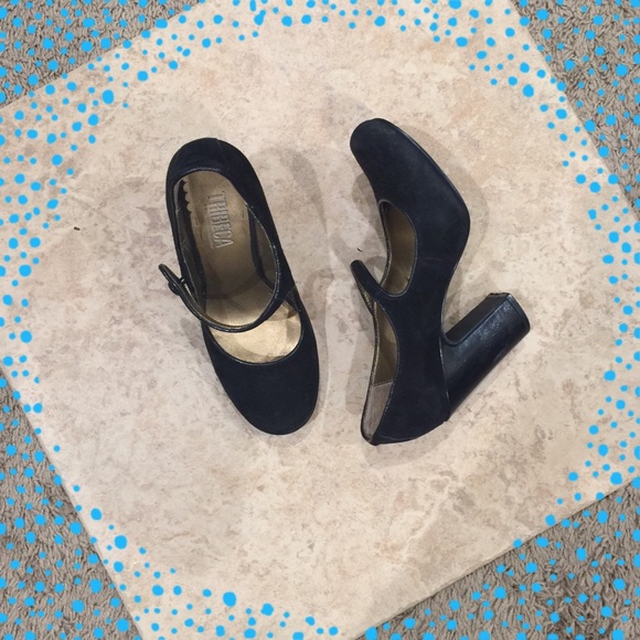 Kenneth Cole Shoes - Black suede Tribeca by Kenneth Cole chunky heels