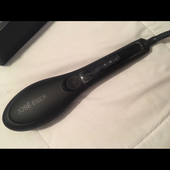 Straightener brush