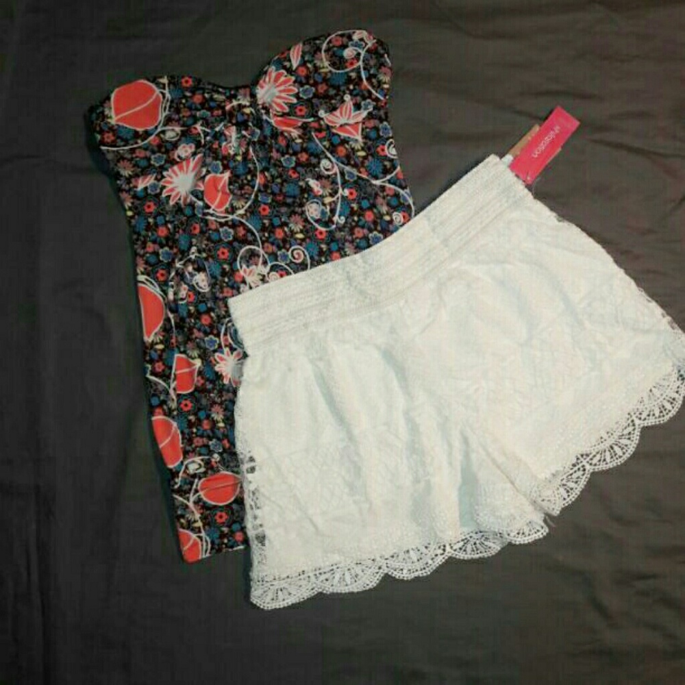 🚫SOLD🚫NWT Strapless top & Cream Lace shorts