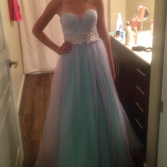 PROM DRESS: Only Worn Once: Size 5 - Picture 1 of 5