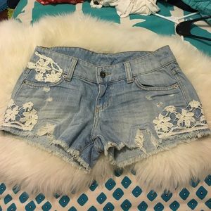 NWOT low rise vintage Y2K Carmar Jean shorts distressed crochet lace 27