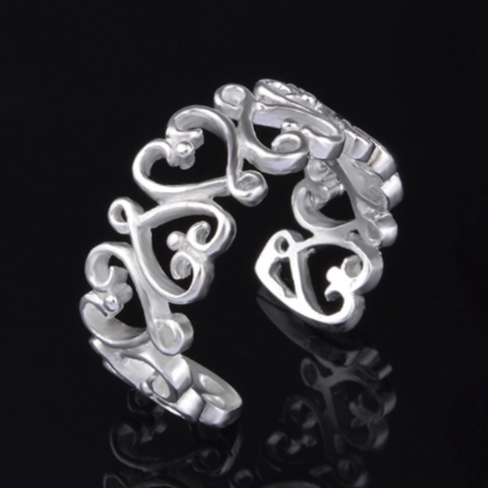 NWT SILVER PLATED HEART RING