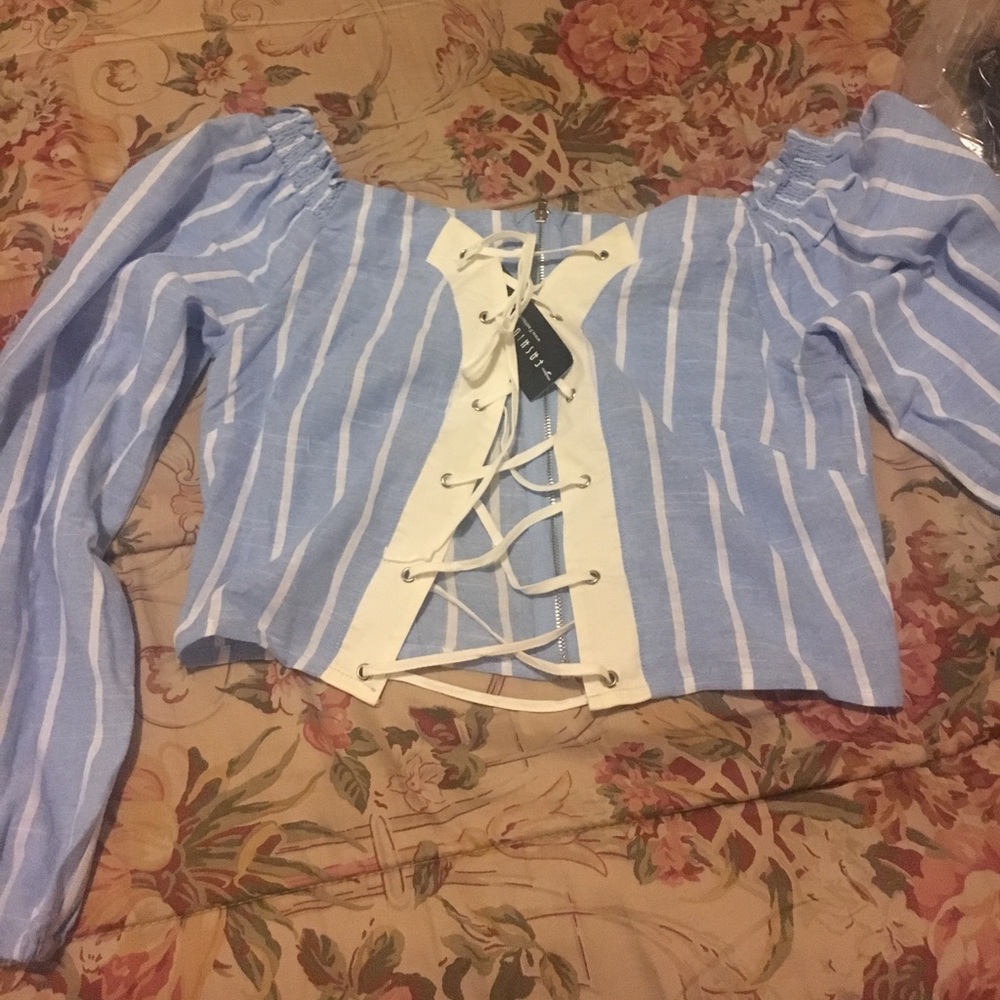 Fashion nova crop top lace up