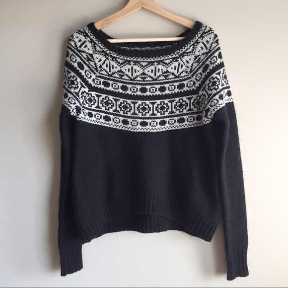 American Eagle Outfitters Sweaters - ✨ HP ✨ American Eagle Black and White Sweater