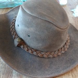 Distressed leather outback hat. NWOT