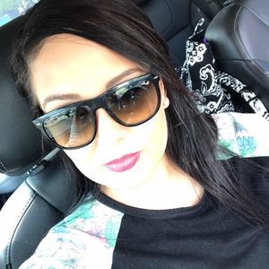 Meet your Posher, Sabrina