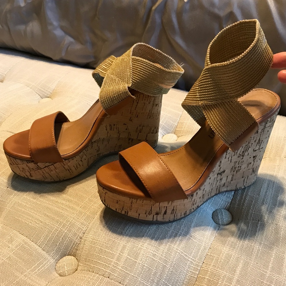 🚫SOLD🚫Cathy Jean Tan/Camel Ankle Wedges