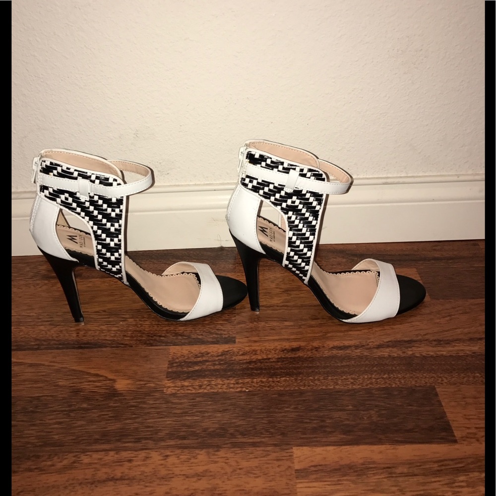 Never Worn!!! Perfect Black and White Summer Heels