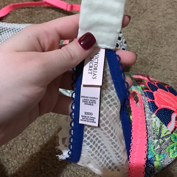 32DD Victoria's Secret Rare Dream Angle - Picture 3 of 3