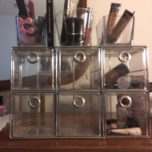 6 Cube Makeup Organizer!