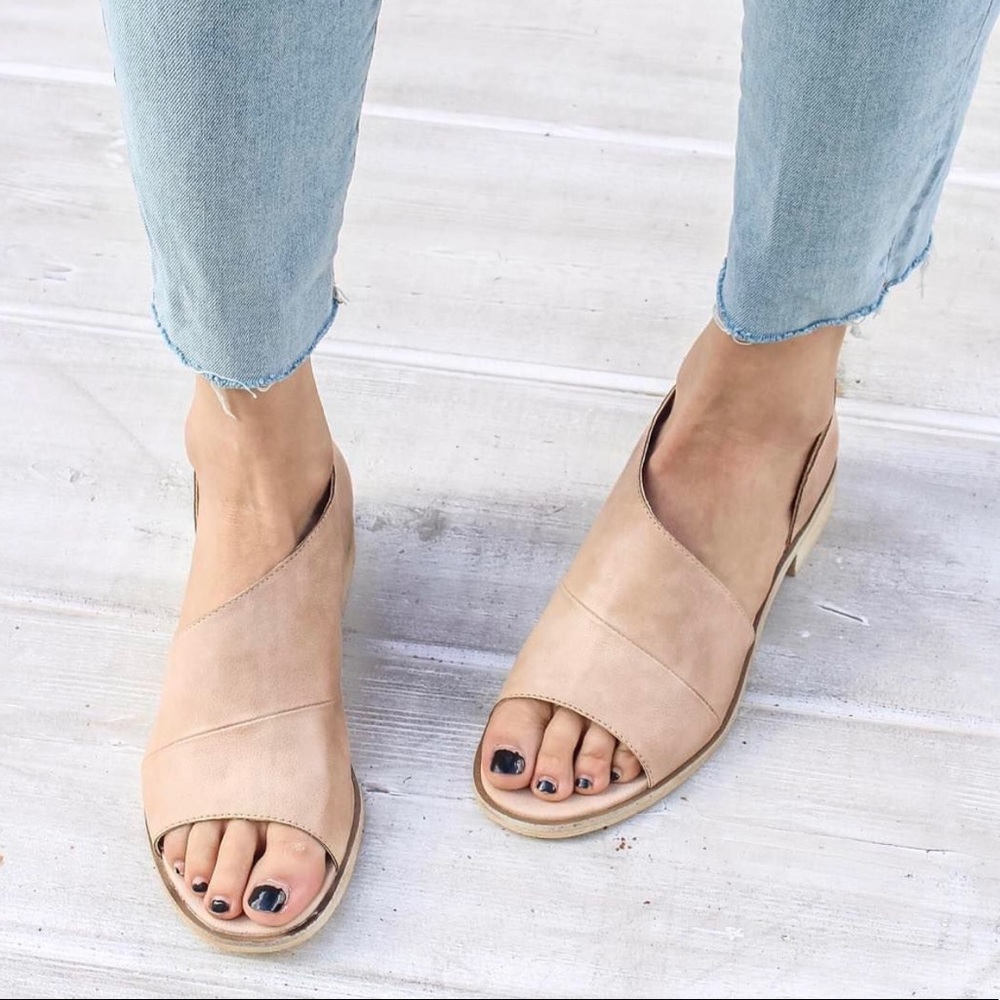 Peep-toe Sandals 🌿