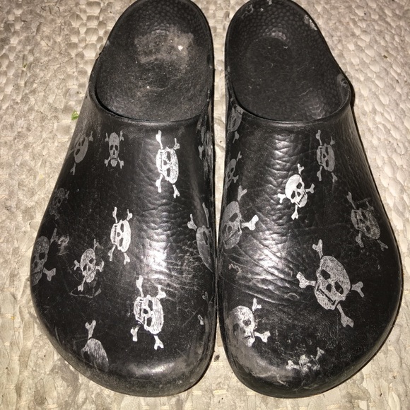 birkenstock skull clogs
