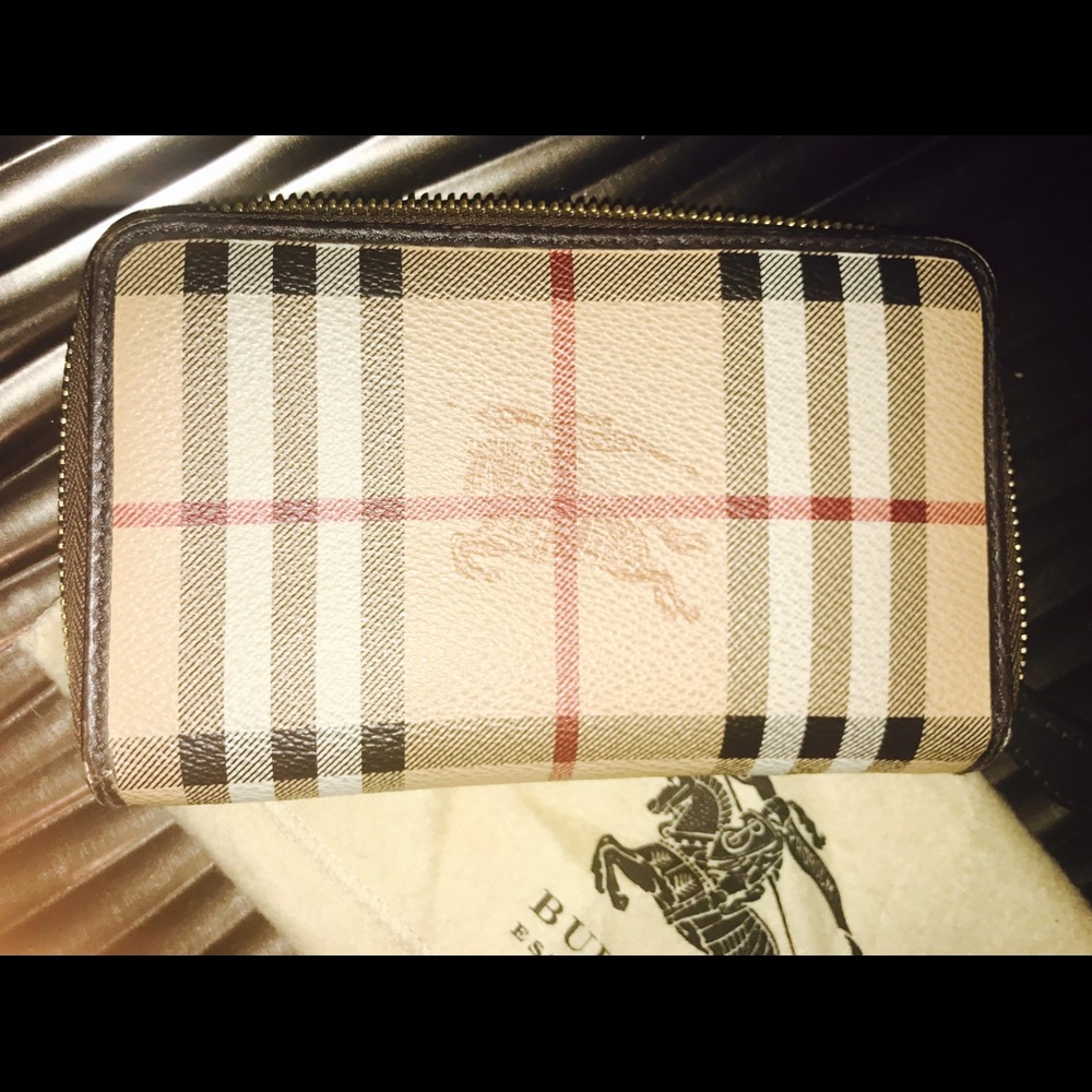 Authentic Burberry wallet - used.