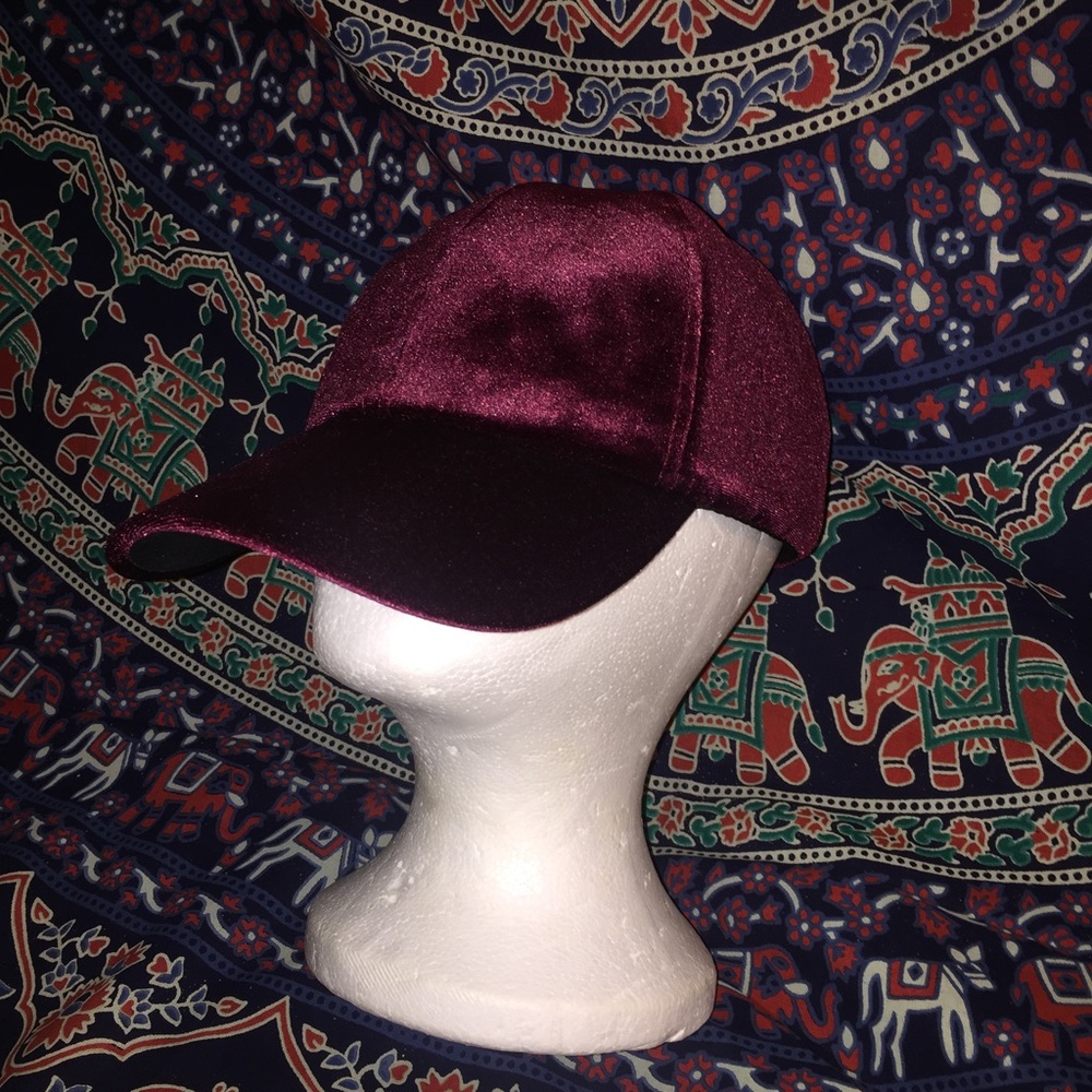 VELVET BASEBALL CAP