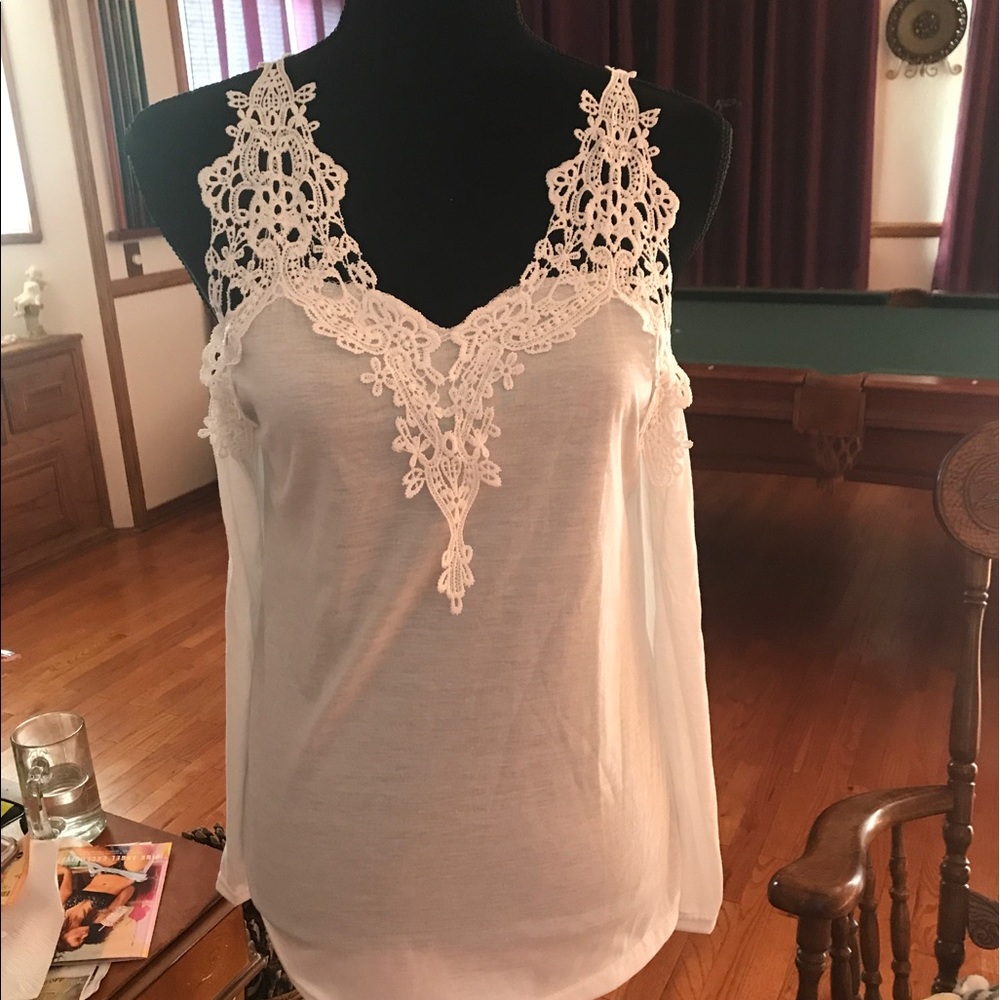 Ladies top with lace shoulder NEW WITHOUT TAG