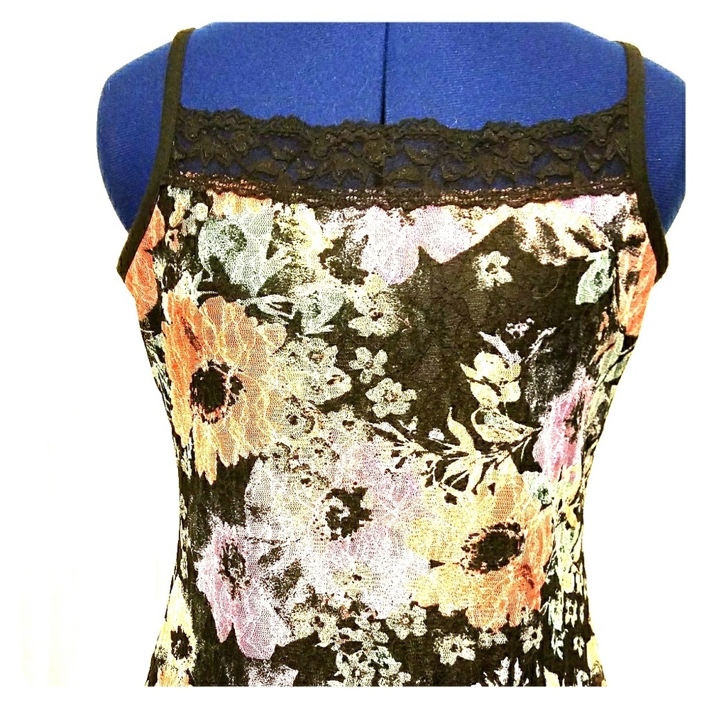 Discount 🌷Maurices Lacy Floral Top