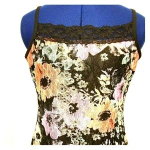 Discount 🌷Maurices Lacy Floral Top