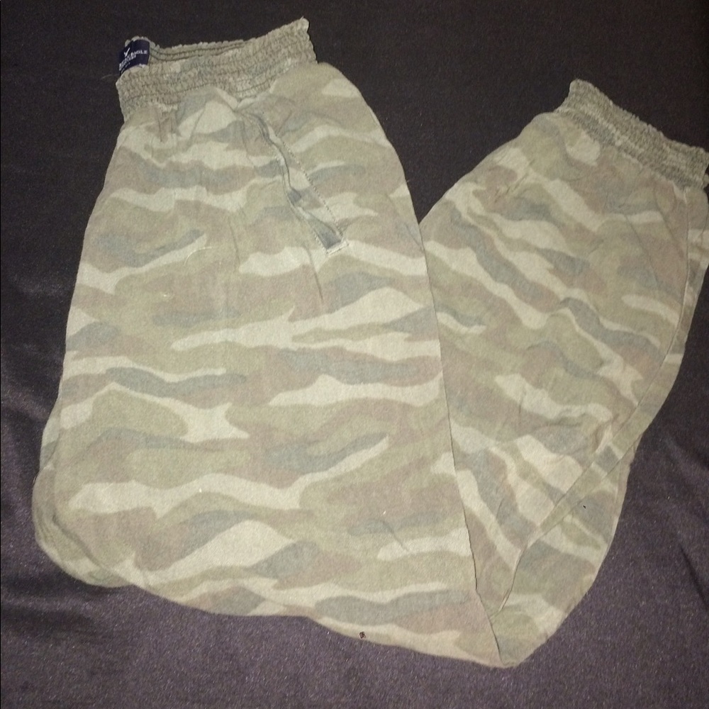 American Eagle camo Joggers