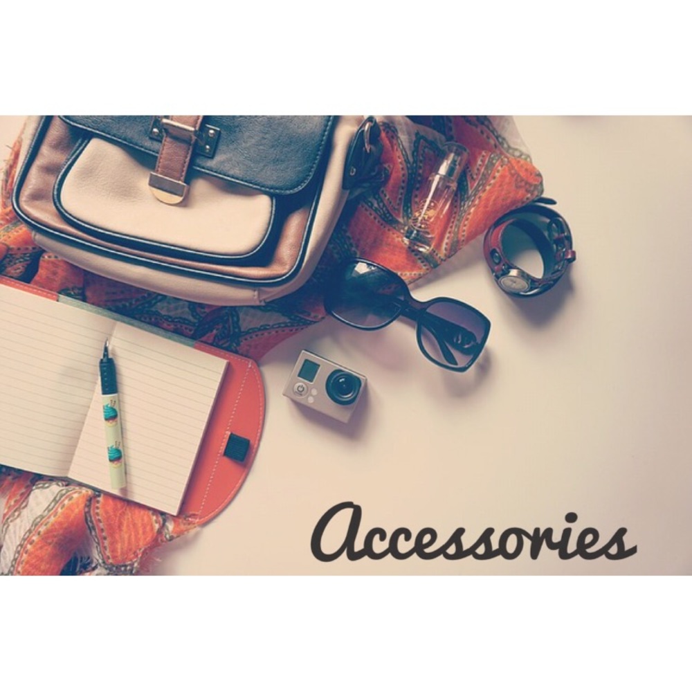 Accessories below 💙