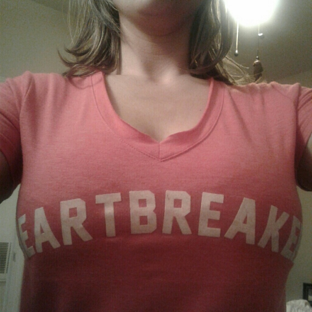 Cute V- neck Tee says "HEARTBREAKER"