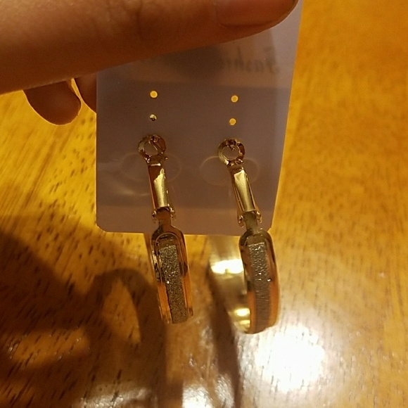 Gold and glittery hoop earrings - Picture 2 of 3