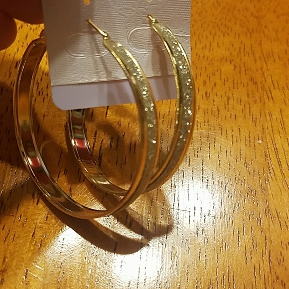 Gold and glittery hoop earrings - Picture 3 of 3