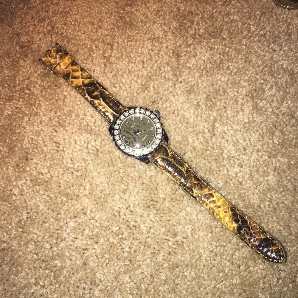 Terner quartz snake skin band & rhinestone watch