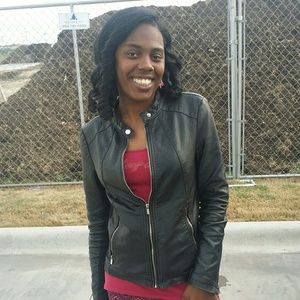 Meet your Posher, Kira