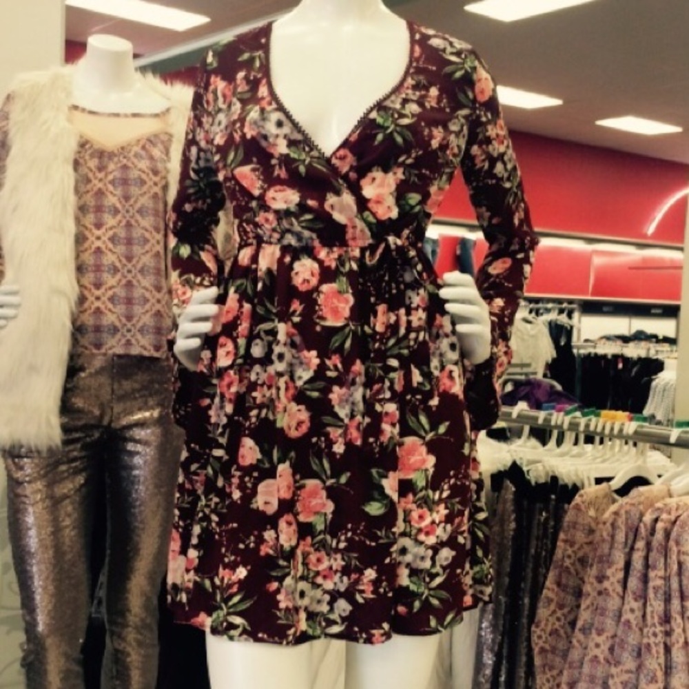 Adorable floral long sleeve dress. Size XL.