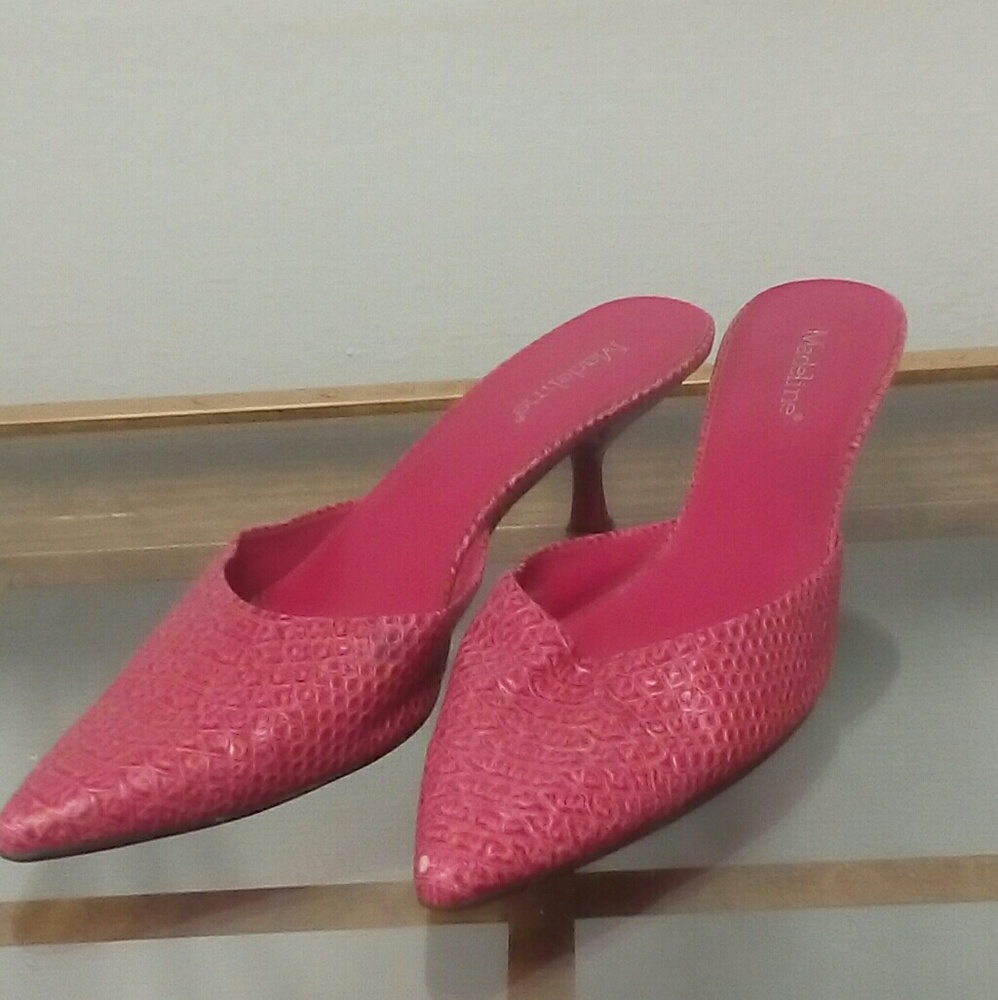 Madeline Fuchsia Pink Mule. Make Offet.