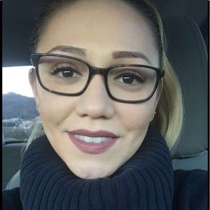 Meet your Posher, Gabriela