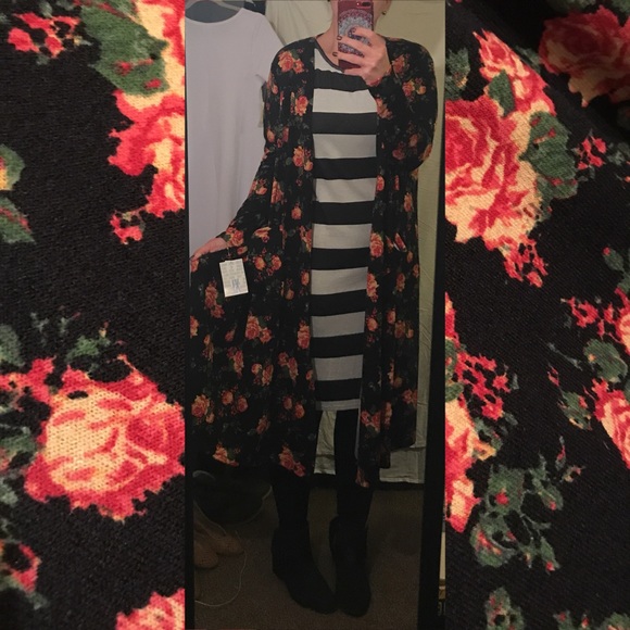 HTF Black Floral XL LuLaRoe Sarah Cardigan Unicorn - Picture 2 of 4