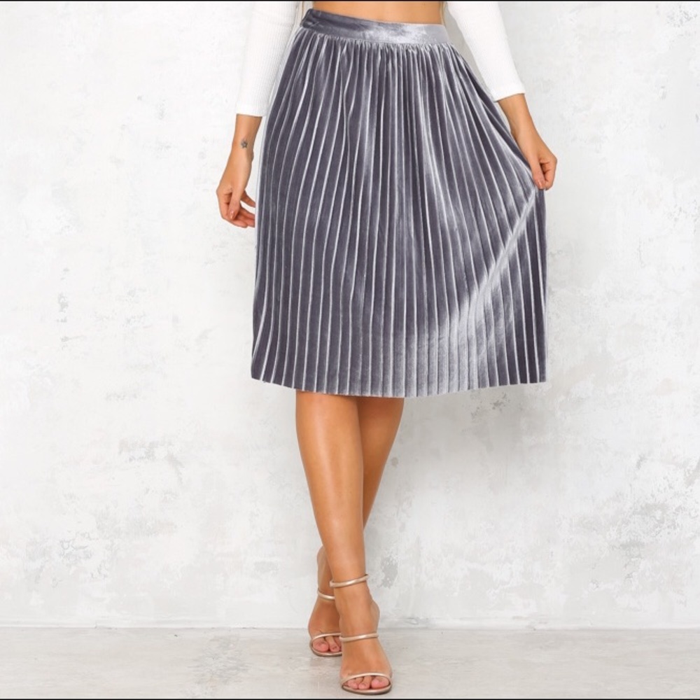 Midi skirt Gray (size 12) but fits US 8