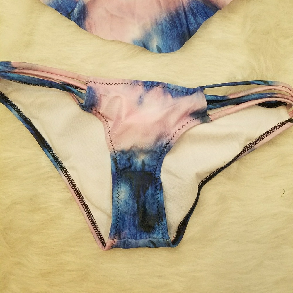 1 left!🔥CLEARANCE NO OFFERS. Flounce Bikini Set - Picture 6 of 8
