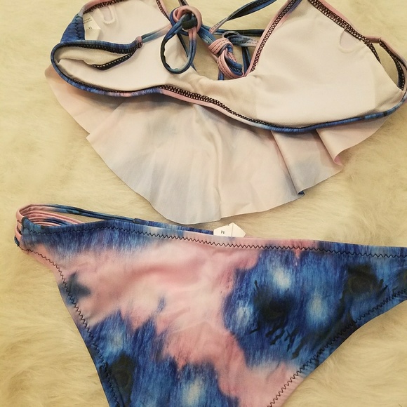 1 left!🔥CLEARANCE NO OFFERS.  Flounce Bikini Set - Picture 8 of 8