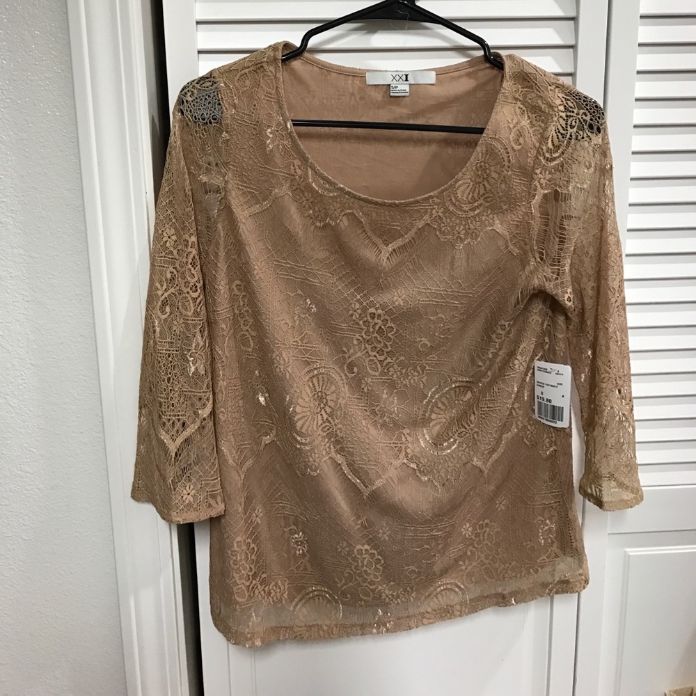 NWT Cream Lace 3/4 Sleeve Top