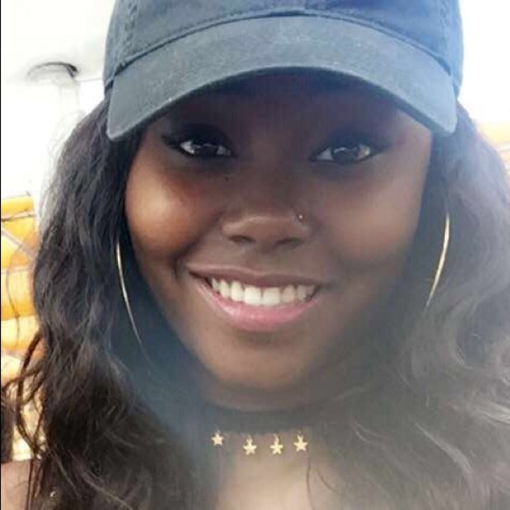 Meet your Posher, Flora