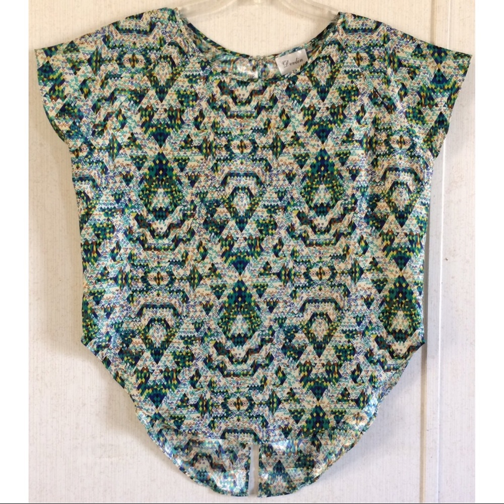 Devlin Split Back Geometric Top