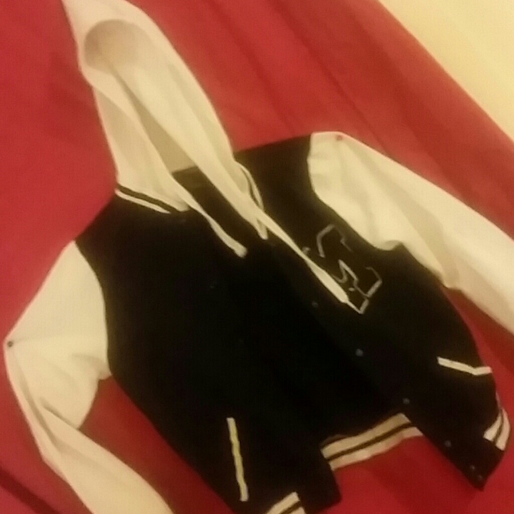 Assorted hoodies. - Picture 3 of 4