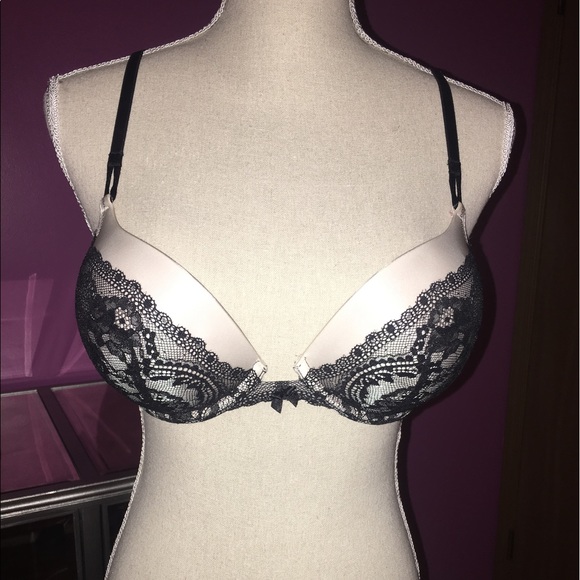 💙SALE❤️💋Victoria's Secret Bombshell Bra💋 - Picture 2 of 5