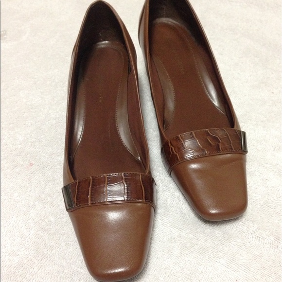 90 off Easy Spirit Shoes Vintage Easy Spirit Brown Dress Shoes 1.5