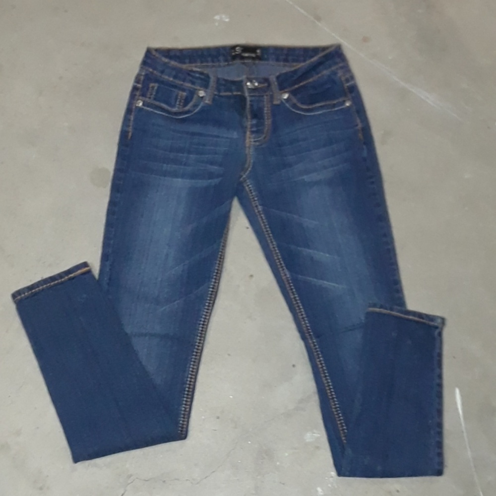 Foeyal Capri jeans size 3.unique pockets dark wash