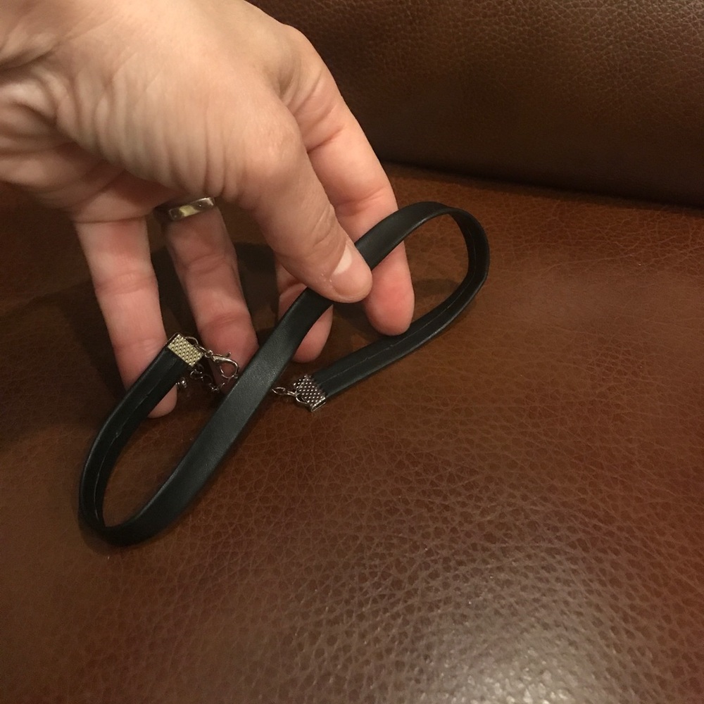 Choker necklace