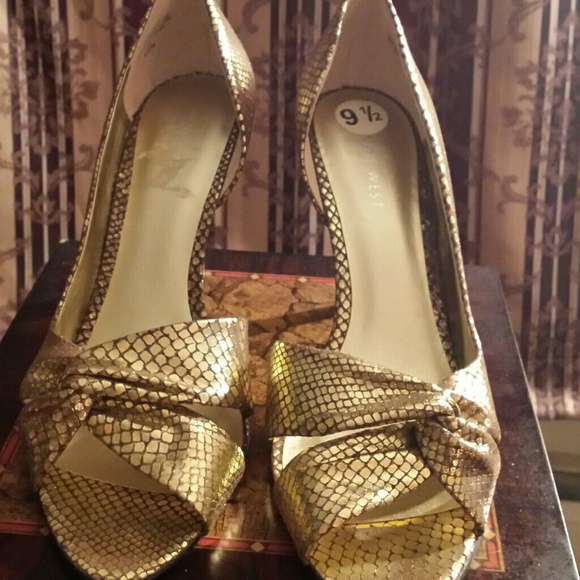 NEW Nine West Gold Open Toe Heels - Picture 5 of 5