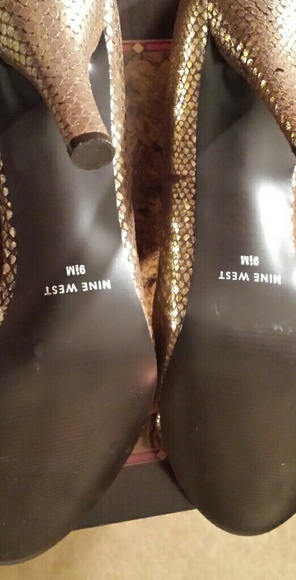 NEW Nine West Gold Open Toe Heels - Picture 3 of 5