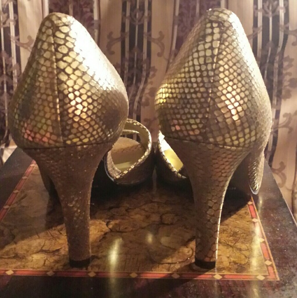 NEW Nine West Gold Open Toe Heels - Picture 4 of 5