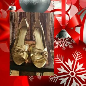 NEW Nine West Gold Open Toe Heels