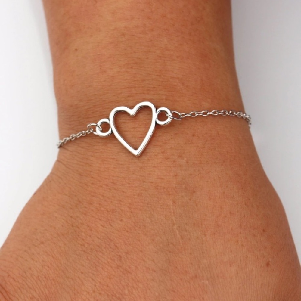NWT SILVER PLATED HEART BRACELET
