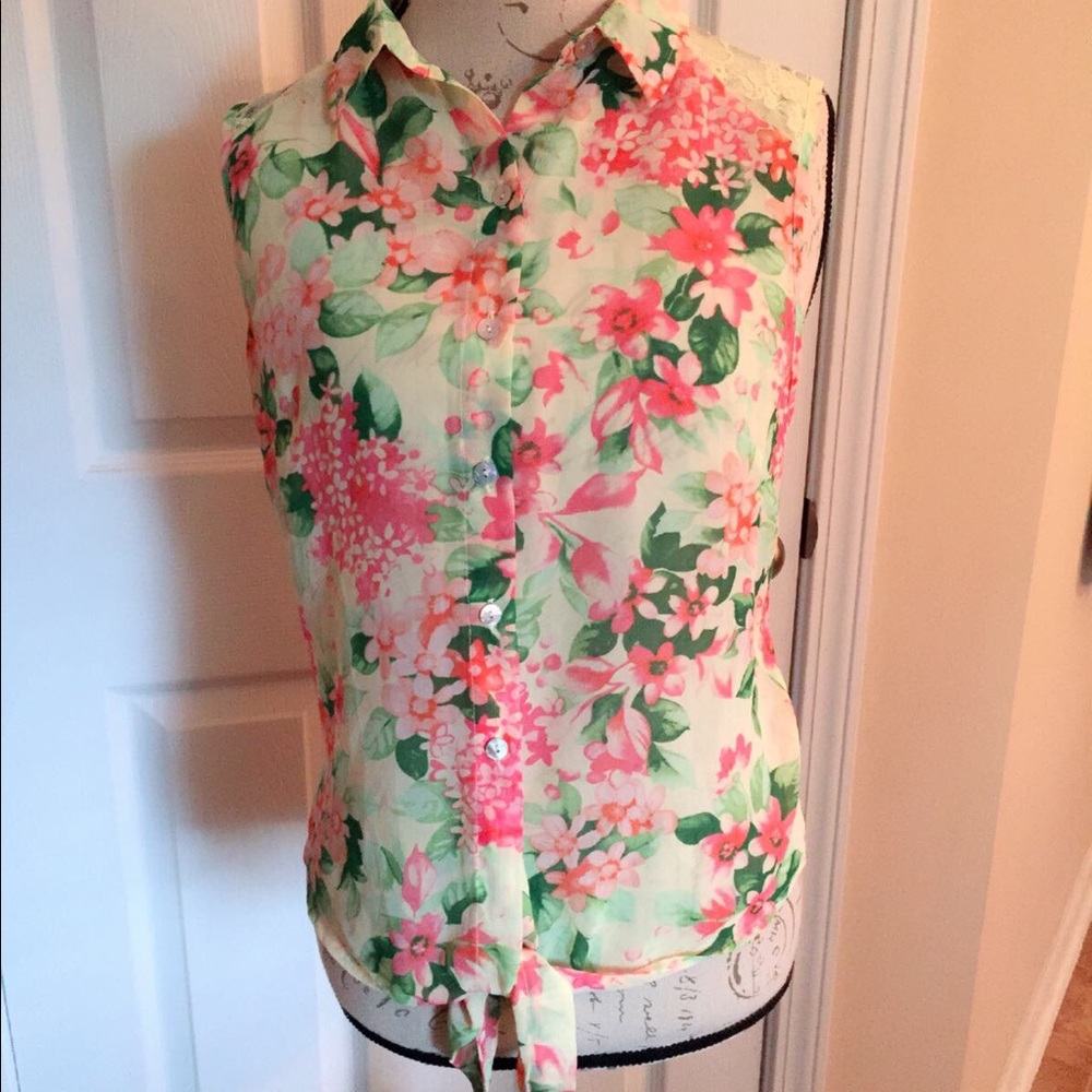 Floral Printed Sleeveless Blouse