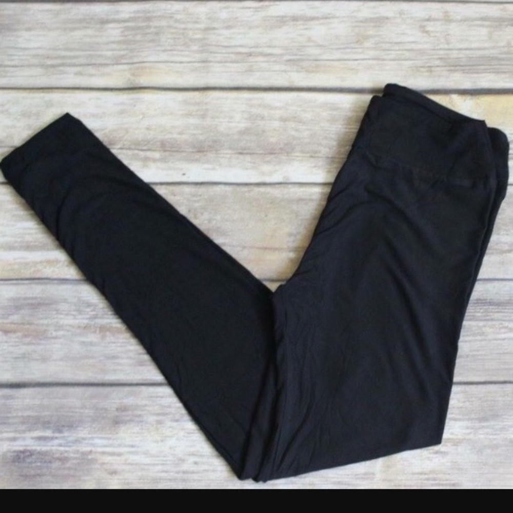 Black Lularoe leggings!